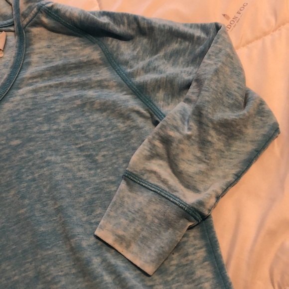 White sierra size medium hooded sweater - Picture 3 of 7